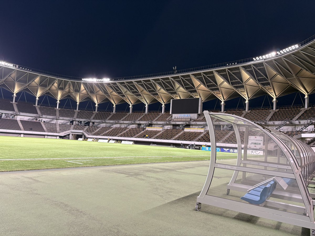 ShigeyukiYasui's tweet photo. ジェフユナイテッド千葉に関わる皆様。
J1復帰おめでとうございます！

　素晴らしい戦いを見せてくれた選手。
素晴らしい空気を作ってくれたサポーターの皆様に感謝。

　短い期間でしたが、歴史的な戦いに関わる事ができ光栄でした！ https://t.co/wHeZntuf57