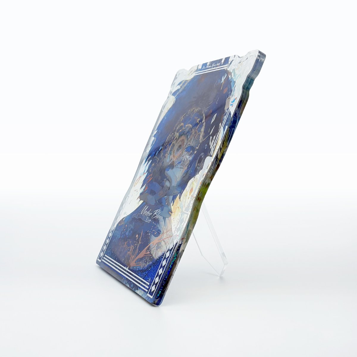 2025.12.24 Release

New Live Film #UnderBlue
予約受付中💎

豪華版はブルーキューブ特製BOX仕様スリーブ付きの完全生産限定盤🔵
※TOY'S STORE限定販売となります。

◆豪華盤
[2BD＋2LIVECD＋GOODS＋PHOTO BOOKS]

【特典グッズ】
特大ジャケット グリッターオイルアクリルスタンド