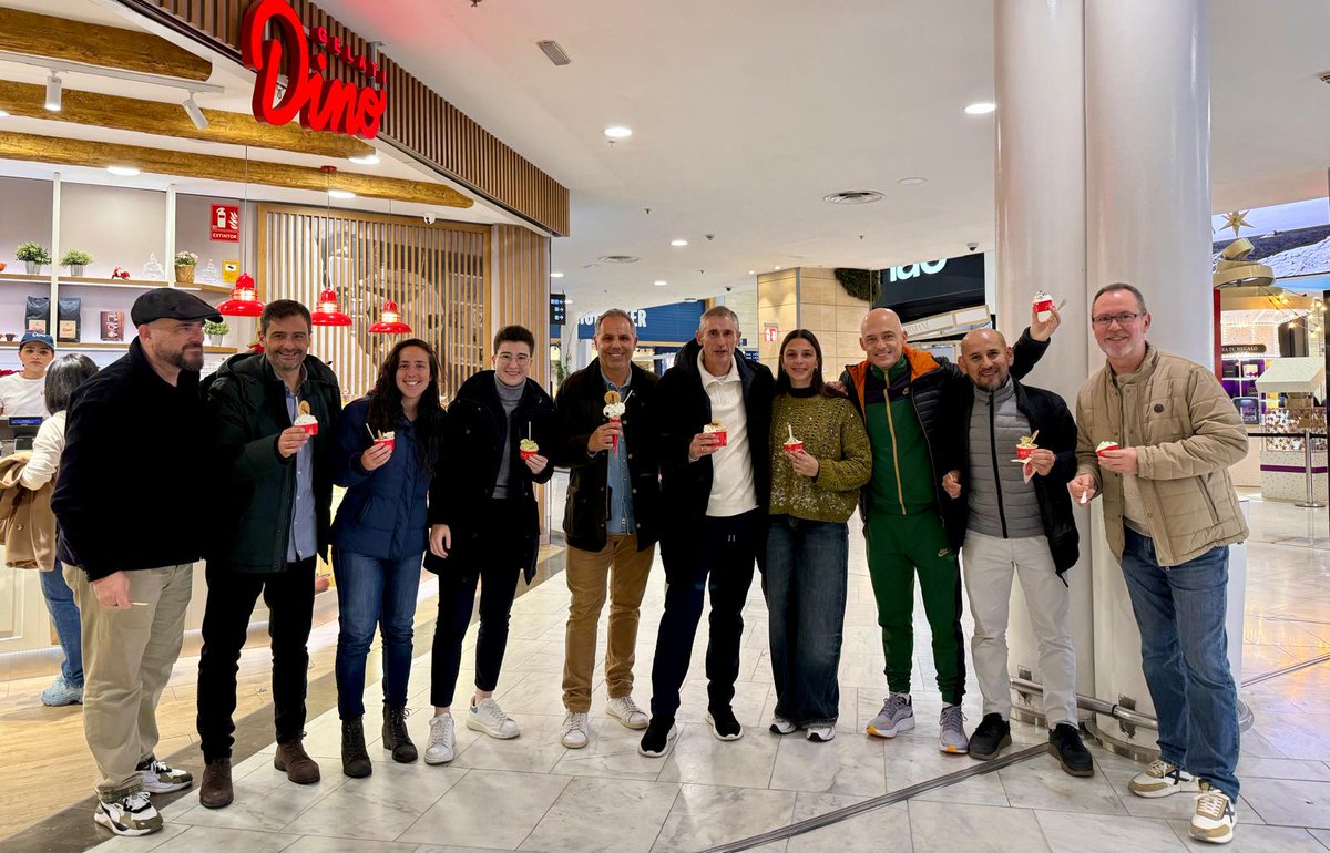 No se puede estar mejor acompañado, no se puede conocer mejor mejor la palabra AMISTAD sin ellos. ENTRENADOR@S por los cuatro costados.