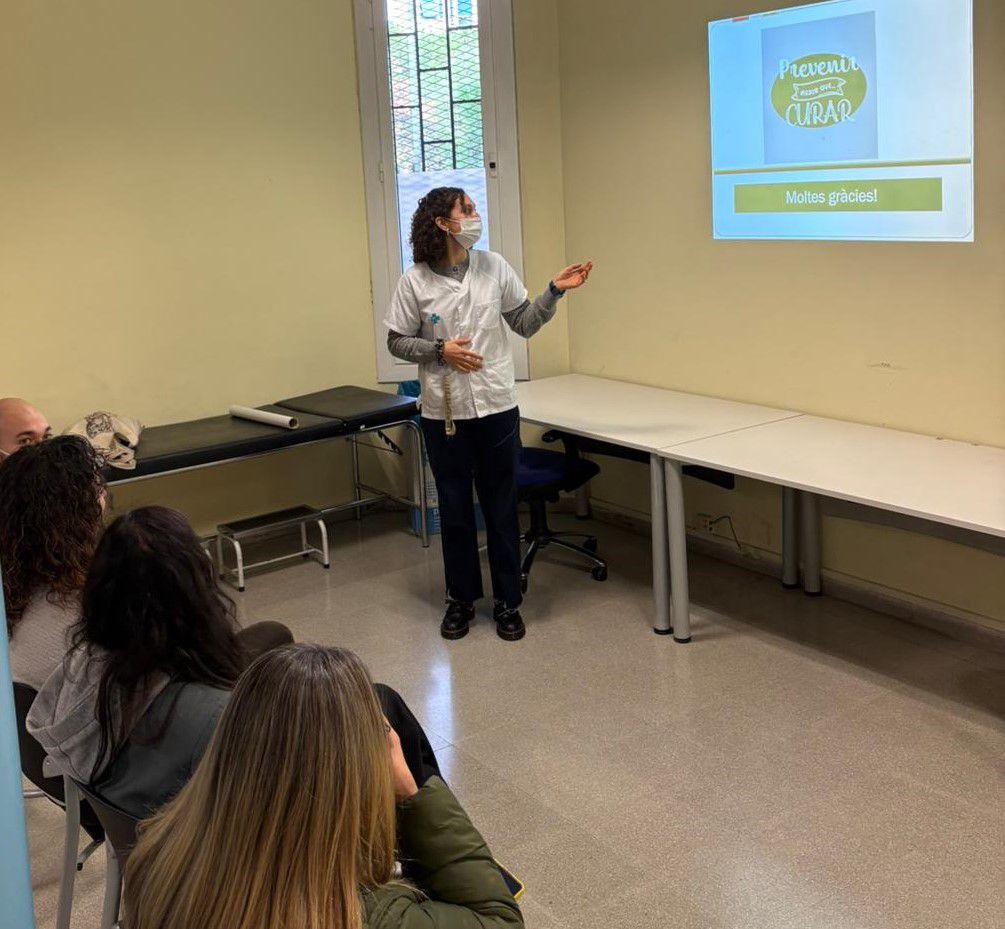 primariaicscat's tweet photo. Els i les professionals del #CAPCarlesRibas participen en una jornada de promoció de la salut centrada en la prevenció del càncer amb sessions obertes a la ciutadania!

#LaMarató3Cat https://t.co/IfW1PW5wll