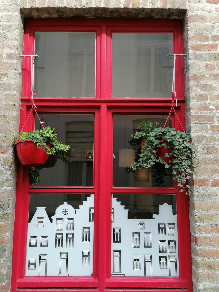 skymanuelima's tweet image. Bruges é sem dúvida uma das mais encantadoras cidades da Bélgica. O seu centro histórico, que pode ser admirado dos canais e mantém os traços medievais, é desde 2000 Património Mundial da UNESCO. #Bruges #Bélgica #UNESCO #travelphotography #viagens #FotógrafoAmador