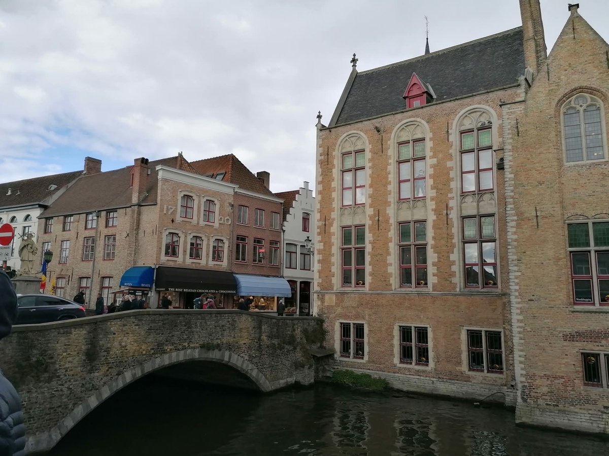 skymanuelima's tweet image. Bruges é sem dúvida uma das mais encantadoras cidades da Bélgica. O seu centro histórico, que pode ser admirado dos canais e mantém os traços medievais, é desde 2000 Património Mundial da UNESCO. #Bruges #Bélgica #UNESCO #travelphotography #viagens #FotógrafoAmador