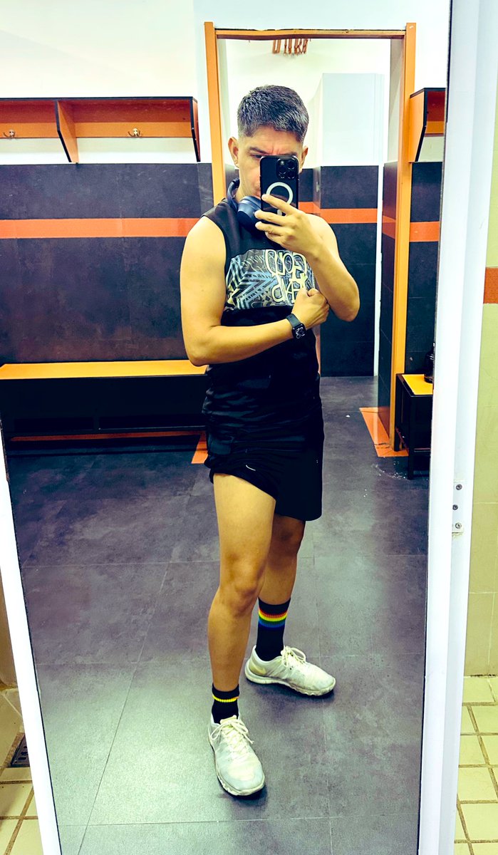 ke_abner's tweet photo. Yo nomas entreno para verme bien rico en el delicioso y porque sé que soy el crush de alguien en el gym y pesa 55kg 🤭😎😎 amo mis calcetas 
Denle like si no quieren https://t.co/RAgvgzBArw