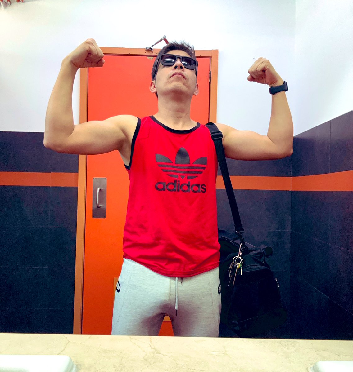 ke_abner's tweet photo. Yo nomas entreno para verme bien rico en el delicioso y porque sé que soy el crush de alguien en el gym y pesa 55kg 🤭😎😎 amo mis calcetas 
Denle like si no quieren https://t.co/RAgvgzBArw