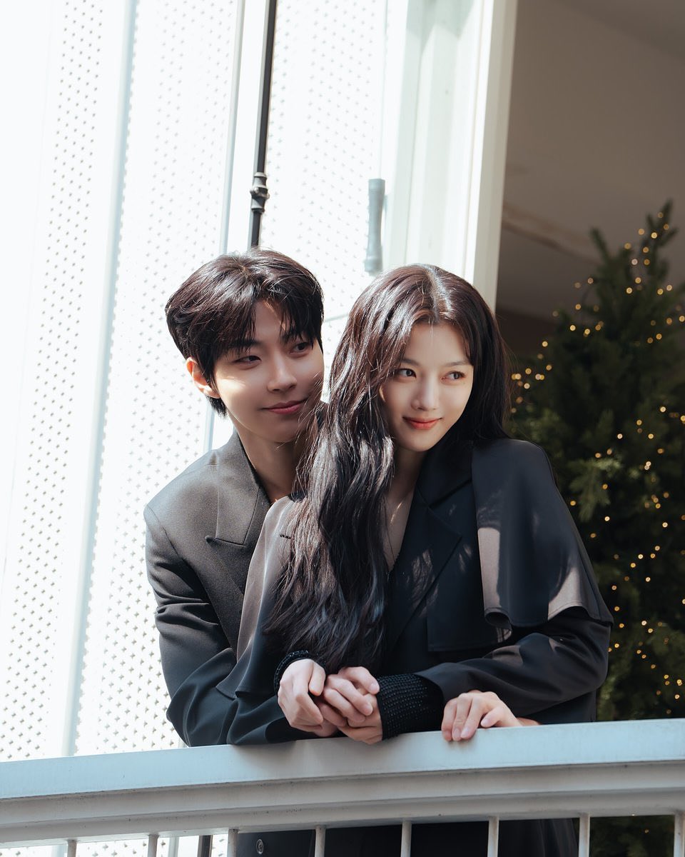 Yoojung. tweet media