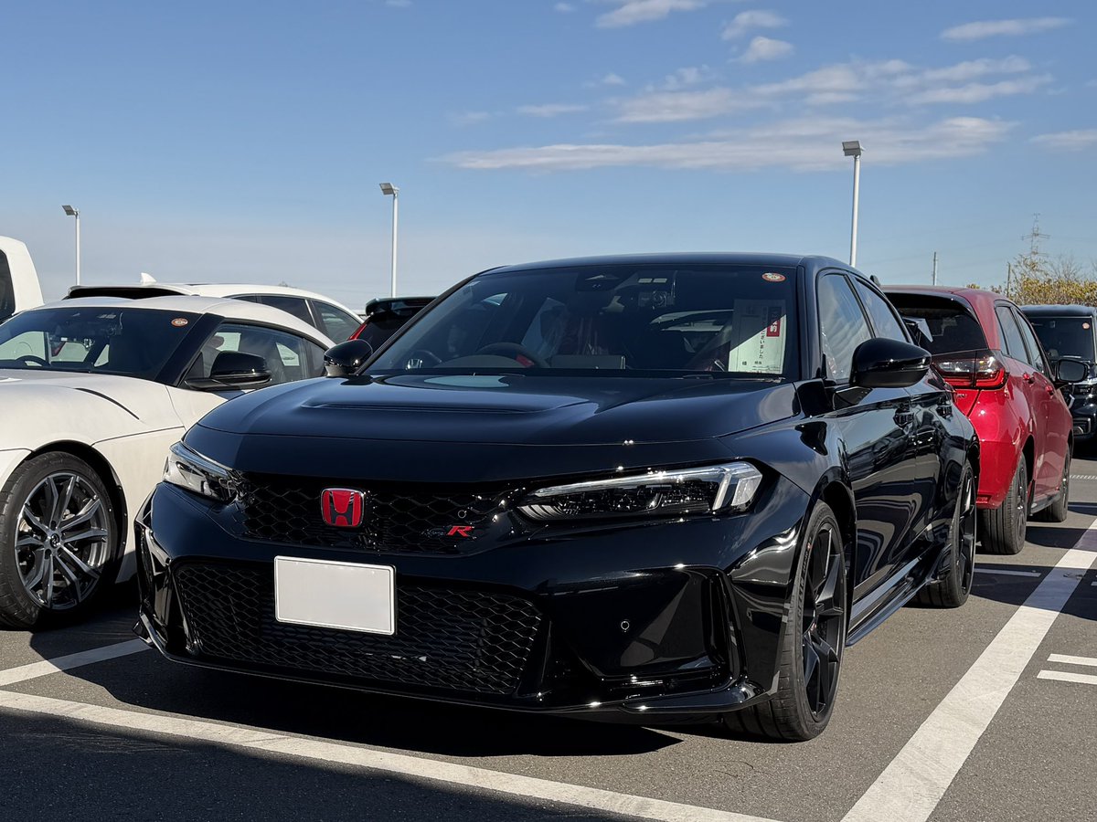 1205_TypeR's tweet photo. 今更になりますが、12月5日シビック タイプRが納車されました。
2022年10月に注文してから3年2ヶ月が経ちましたがついに…！
その日のうちにコーティング出してきました。大事に乗ります。
#FL5
#Keeper https://t.co/eJlw24IKWG