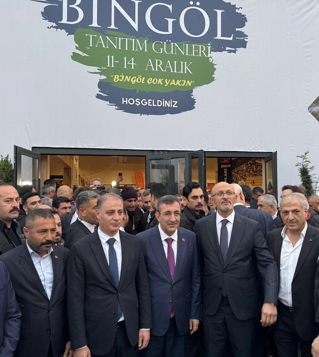 Bingöl Tanıtım Günleri kapsamında, MHP İstanbul İl Başkan Yardımcımız Sayın Ahmet Poyraz ve kıymetli il yöneticilerimizle birlikte, Cumhurbaşkanı Yardımcımız Sayın Cevdet Yılmaz’ı karşıladık.
Bingöl adına her daim yanımızda olmasından dolayı şükranlarımızı sunuyoruz.