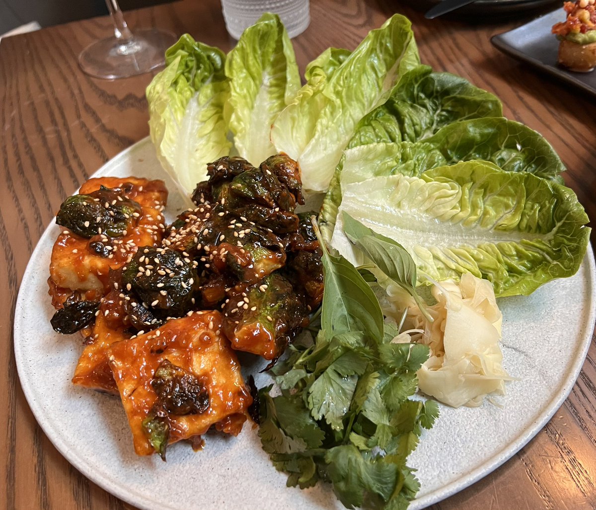 GastroWorldBlog's tweet image. Amazing selection and great deals are abound on @plantayorkville #happyhour menu. So many tasty eats that you won’t miss the meat.