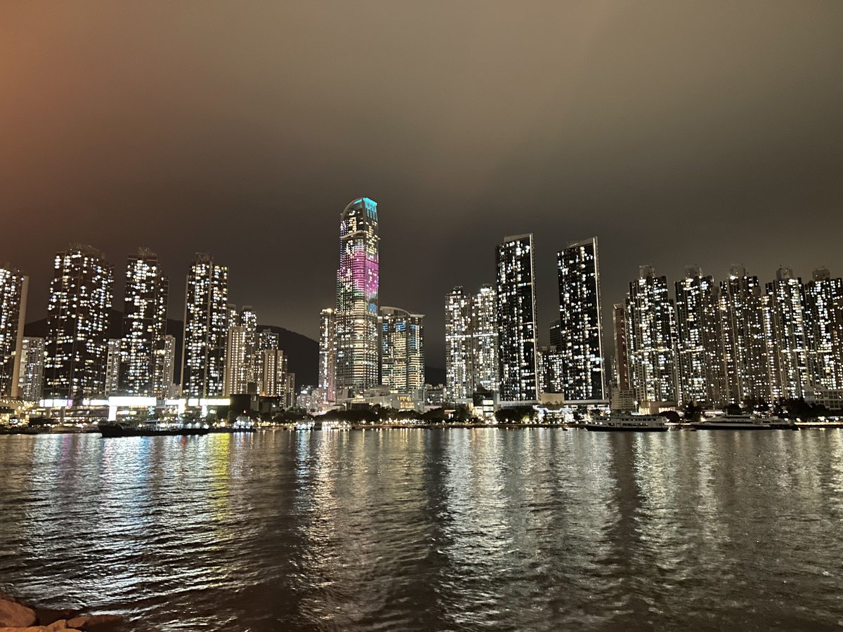 kato_shacho's tweet photo. 香港ローカルシティの夜景。
#HongKong #Tsingyi https://t.co/Rh5l1nyis4