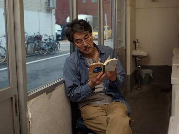 "La literatura es una parte de la realidad, la parte de la realidad que mejor y más ampliamente explica el resto de la realidad".
Carlos Barral
📷"Perfect days", Wim Wenders (2023)