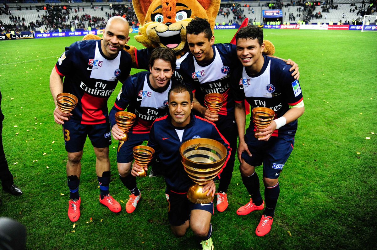 _BeFootball's tweet image. Lucas Moura 🇧🇷 c’était vraiment un clown au PSG 🤡😭

Thiago Silva 🗣️ : « quand Marquinhos a débarqué, Lucas n'arrêtait pas de le chambrer. 

À l'entraînement, il traduisait n'importe quoi et 𝗘𝗧 𝗟𝗨𝗜 𝗗𝗜𝗦𝗔𝗜𝗧 𝗤𝗨’𝗜𝗟 𝗙𝗔𝗟𝗟𝗔𝗜𝗧 𝗝𝗢𝗨𝗘𝗥 𝗨𝗡𝗜𝗤𝗨𝗘𝗠𝗘𝗡𝗧 𝗗𝗨…