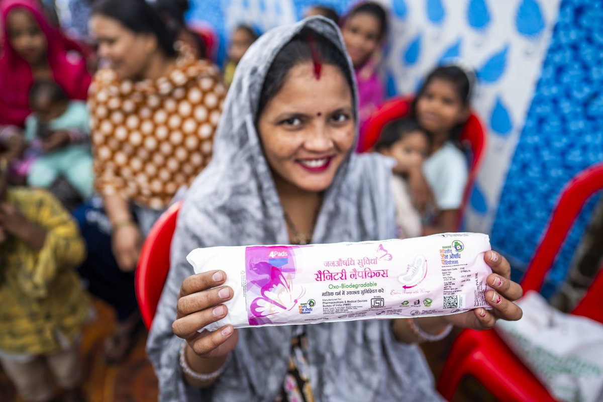 UNDP_India's tweet photo. Many women #SafaiMitras lack access to gynaecological care, reproductive health services or menstrual hygiene support.

Under #Utthaan, @UNDP_India is working with @FINISH_Society, supported by @CocaColaCo, to help close these gaps and improve access to essential health services. 

250+ women attended the recent health camp, showing the clear need for these services.

Because when women are healthy, informed, and supported, entire communities become stronger.