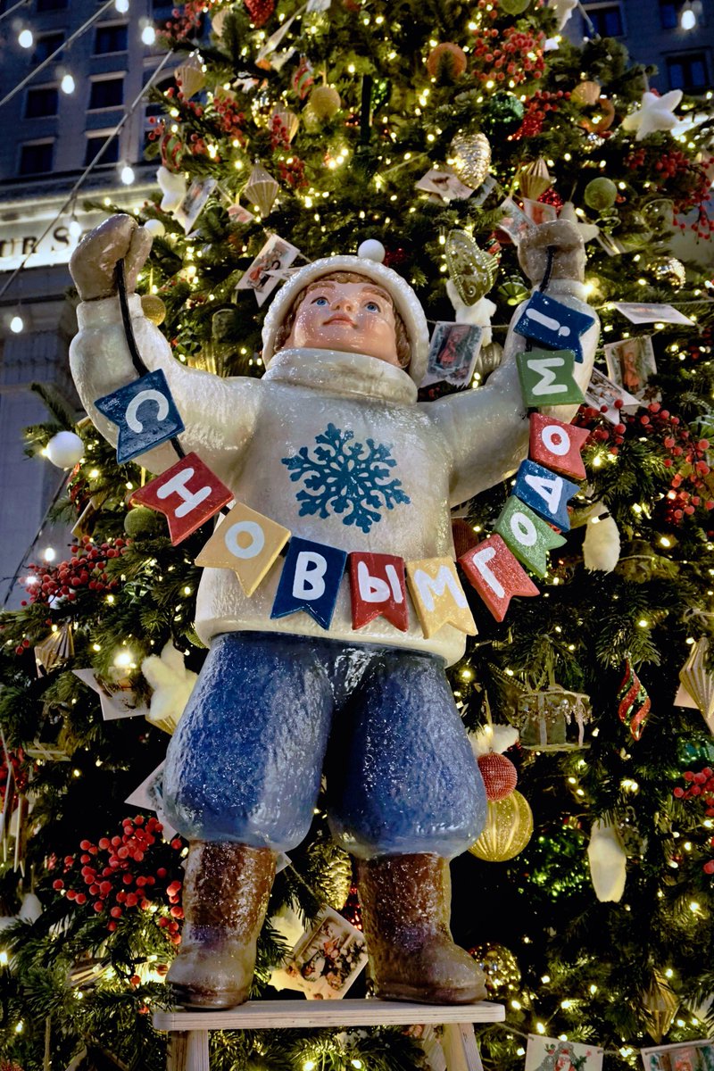 PEKHTography's tweet image. Adult taste says “too much” 🎄
the inner child says “finally enough” 🎅
Happiness doesn’t scale down — it expands ✨
#ChristmasDecor #HolidayMagic #FestiveVibes #JoyfulMoments