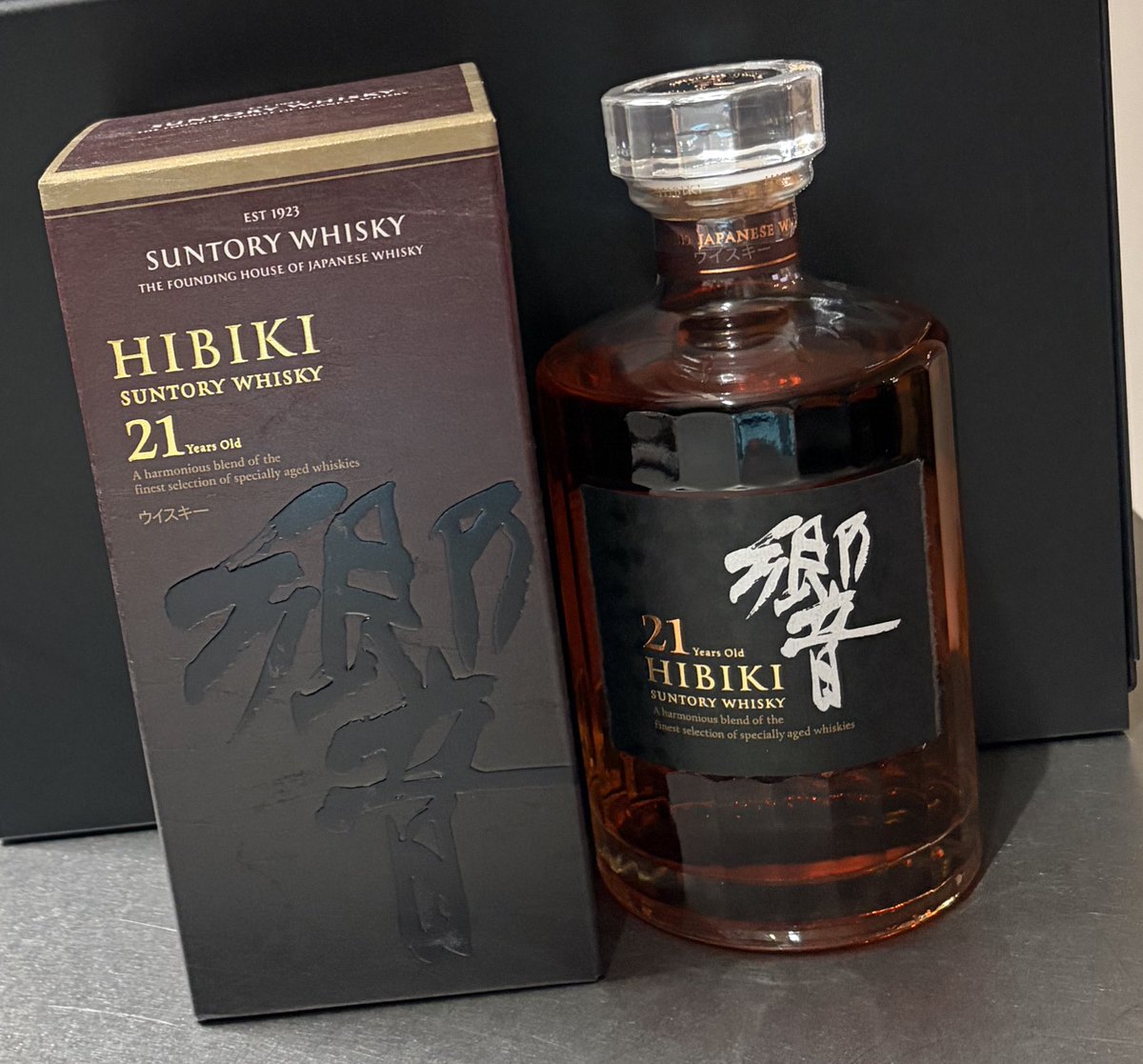 トドックで届いた響21年、ホログラムシールが最新版じゃなかったからたくさん在庫あったのかな