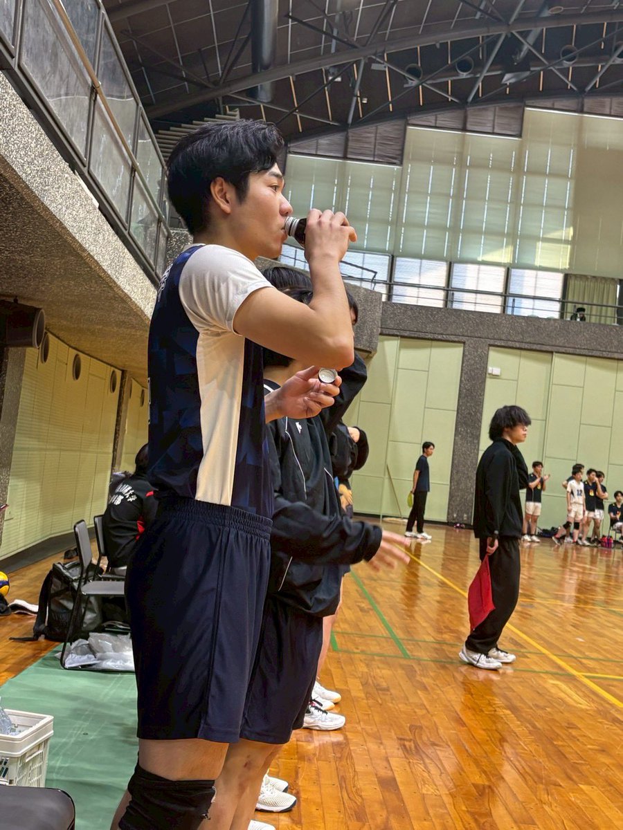 今日は秋季東海医歯薬バレーボール大会に参加していました🏐結果はベスト8️⃣でした✨️今大会で浮き彫りになった課題を、オフ期間も部員一人ひとりが向き合って練習していきます❤️‍🔥

奈良医科大学さん主幹ありがとうございました🙇🏻‍♀️

【2枚目】浴びるようにカフェインを摂る部員公認パパ👨🏻
