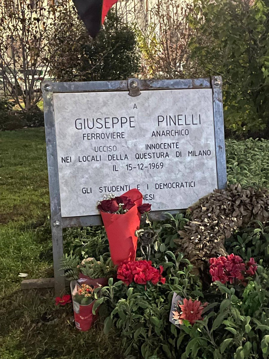MILANO NON DIMENTICA LA STRAGE DI PIAZZA FONTANA

Ieri sera un corteo ha attraversato la città da piazza XXIV Maggio a piazza Fontana per ricordare la strage fascista di piazza Fontana

#12dicembre1969 
#PiazzaFontana