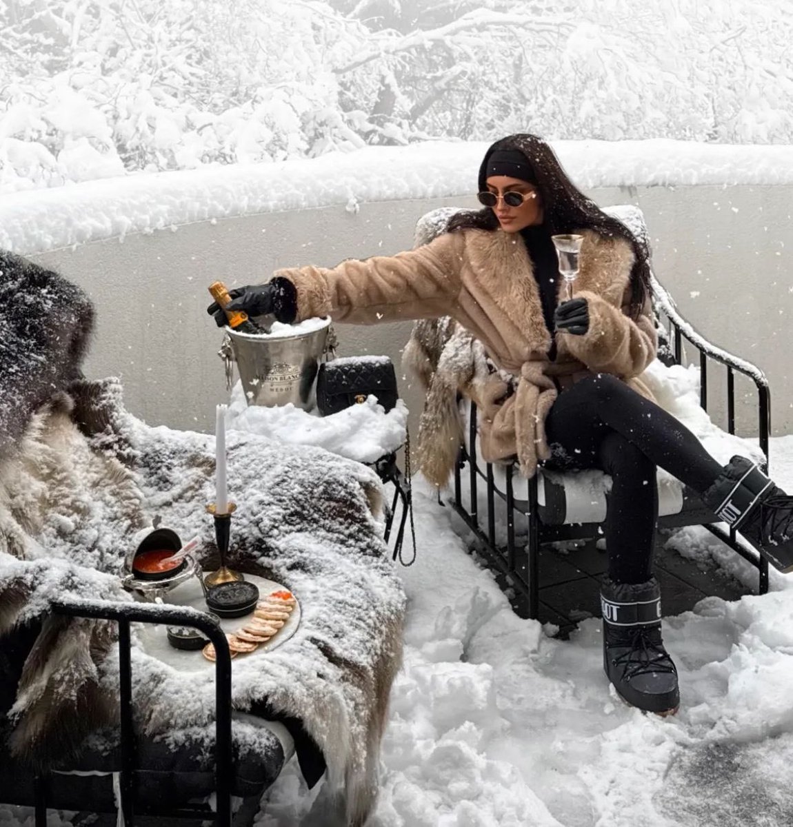 Bugün cumartesi, parti başlasın!🎉

Today is saturday, let the party begin!🎉