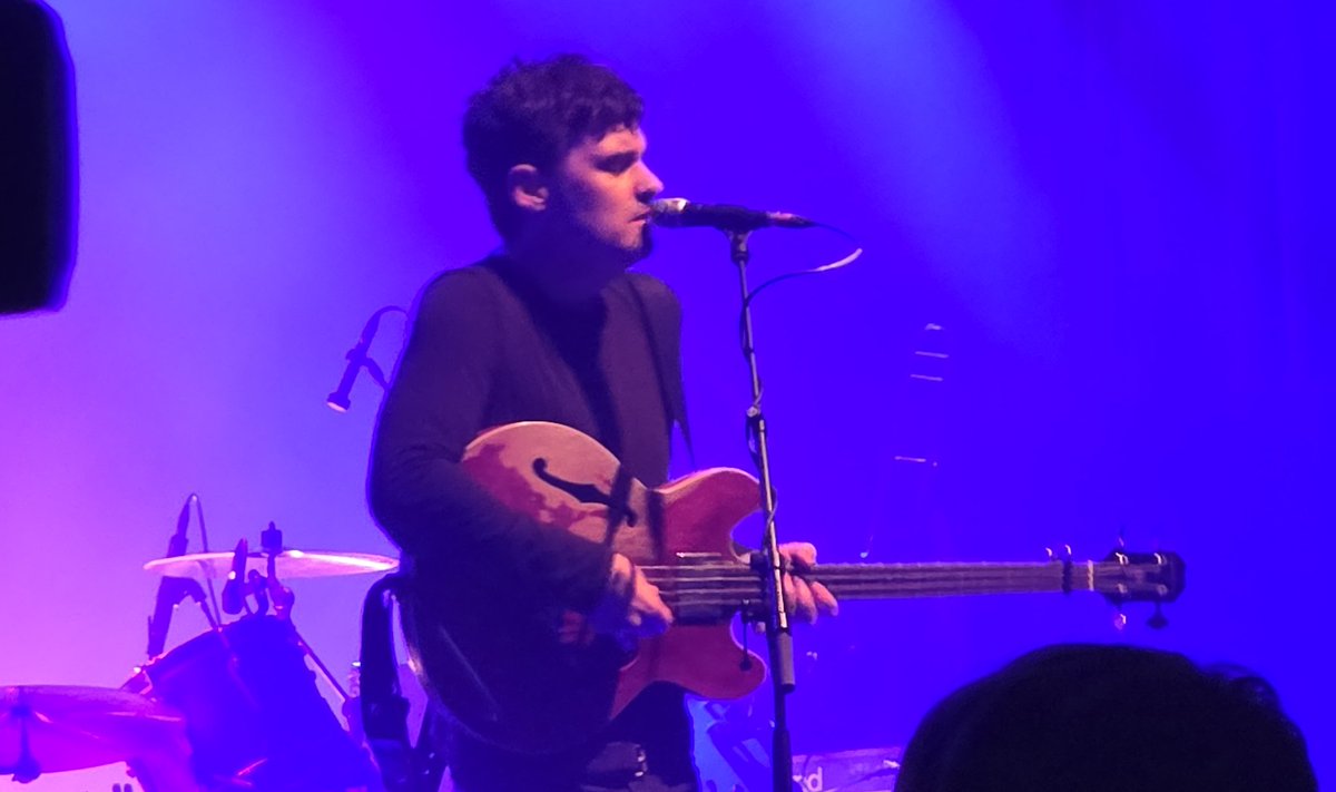 ANDOWALSHO's tweet image. A tribute to Mani from @BRMCofficial in @MancAcademy last night. Playing the Howl album in full. Immense gig #brmc #gigs #Manchester
