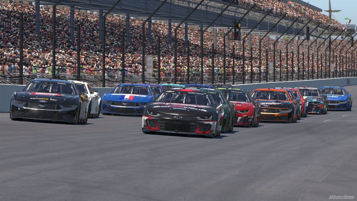 czechnascarteam's tweet image. It was a time for the final race at International #iRacing Series. Just a two weeks after the road course race on the streets in the Chicago, they moved at @IMS for this final #nascar race and the total length was scheduled for a long 500 miles, which is exactly a 200 laps there.…