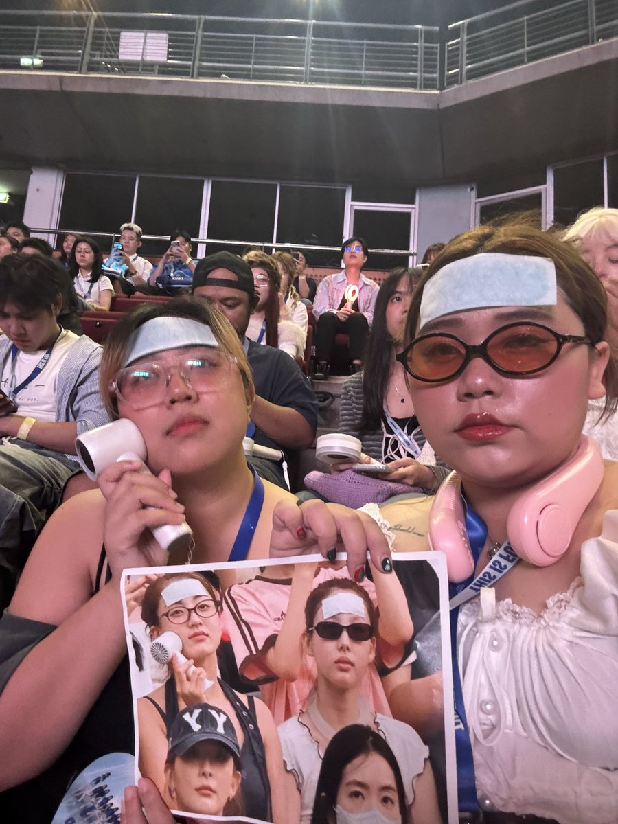 ชุดเดียวที่โคฟตามได้ #THISISFORBKK #ทไว้360องศา #TWICE_THISISFOR_WORLD_TOUR_BANGKOK