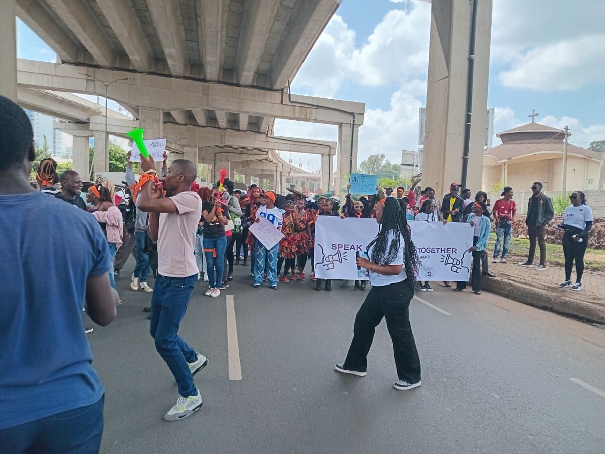 switchtvkenya's tweet photo. Comrades from various Universities in collaboration with different NGOs have today come out in numbers to hold peaceful march along major highways within the Nairobi CBD with an aim of creating public awareness about Digital GBV.
#EndD-GBV #End TFGBV #SpeakOut #Comrades https://t.co/s1CEwGVHsF
