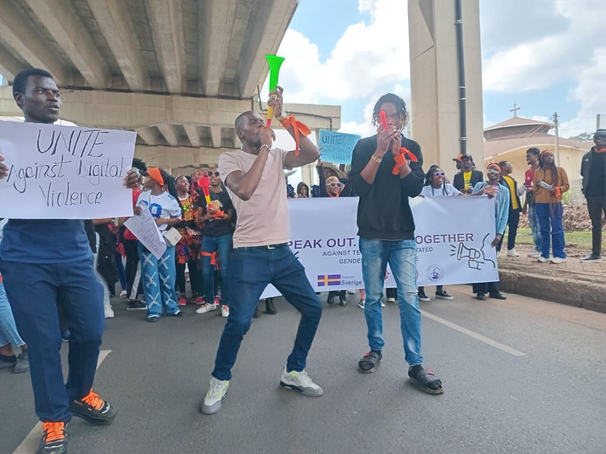 switchtvkenya's tweet photo. Comrades from various Universities in collaboration with different NGOs have today come out in numbers to hold peaceful march along major highways within the Nairobi CBD with an aim of creating public awareness about Digital GBV.
#EndD-GBV #End TFGBV #SpeakOut #Comrades https://t.co/s1CEwGVHsF