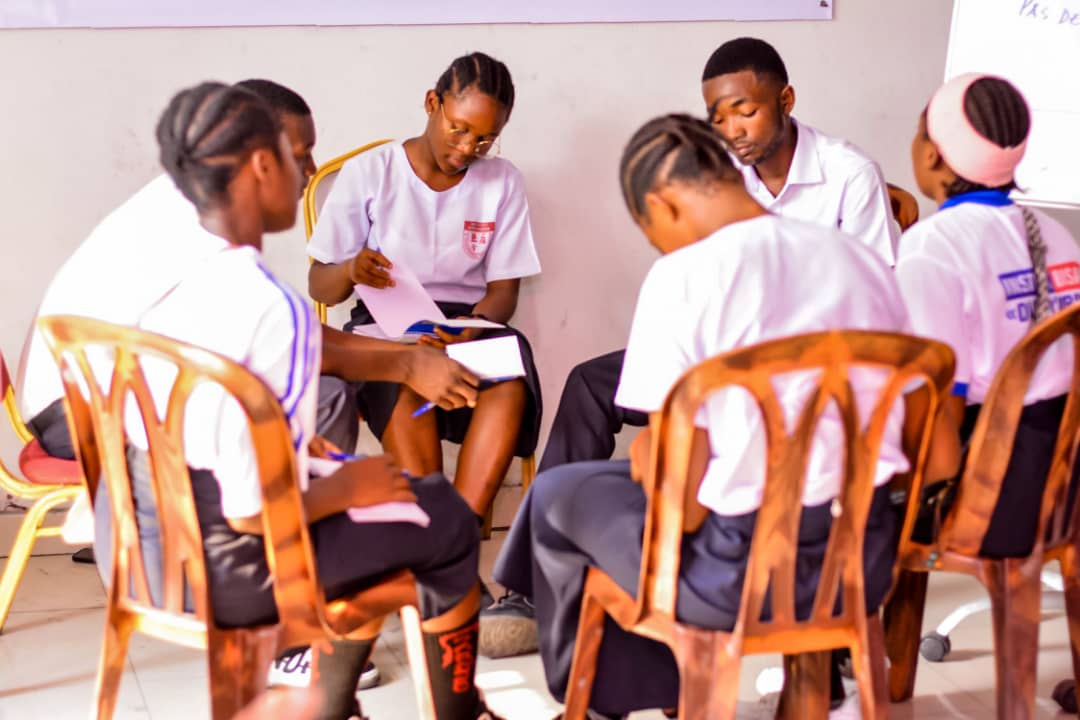 Avec l'Appui financier de FFC, l'ONG AHDDIC a organisée l'Atelier de renforcement des capacités des élèves, des enseignants, des autorités scolaires et les pairs éducateurs sur les violences sexuelles et celles basées sur le genre en milieux scolaires