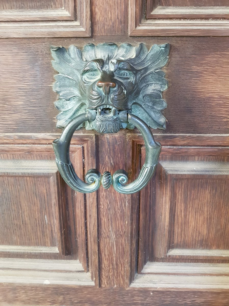IsabelMathiasPR's tweet photo. Stokesay Court for #Caturday #Shropshire #Ludlow 
@StokesayCourt https://t.co/9H2TWXRVdr