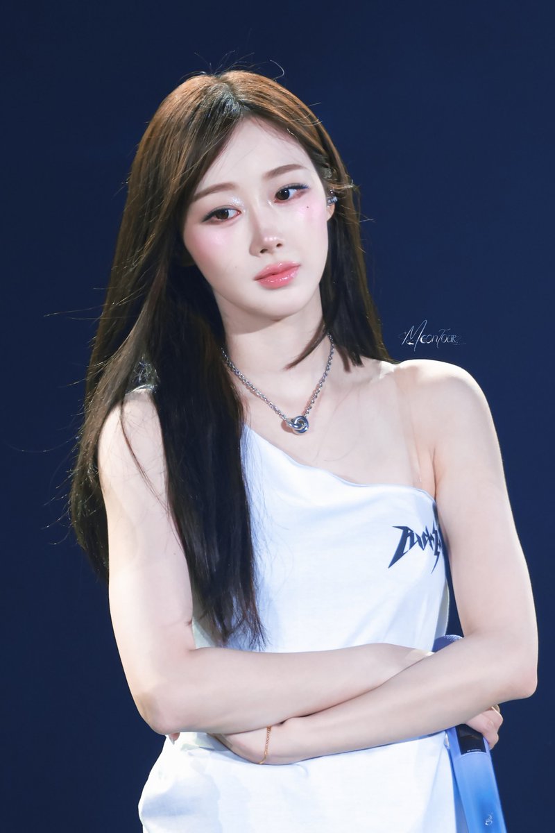 MoonTour. tweet media