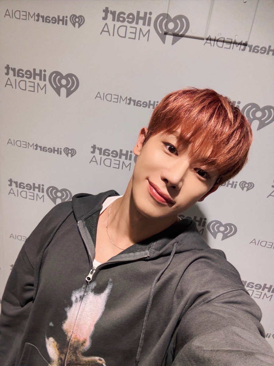 official__wonho's tweet image. [📸] #1027kiisfm
위니들이 기다려준 덕분에 나온 
첫 정규앨범 신드롬❣️
오랫동안 많이 들어주세요! 

My first full-length album SYNDROME was released, 
all thanks to WENEE who waited for me❣️
Hope you’ll keep listening to it for a long time!

#원호 #WONHO 
#SYNDROME