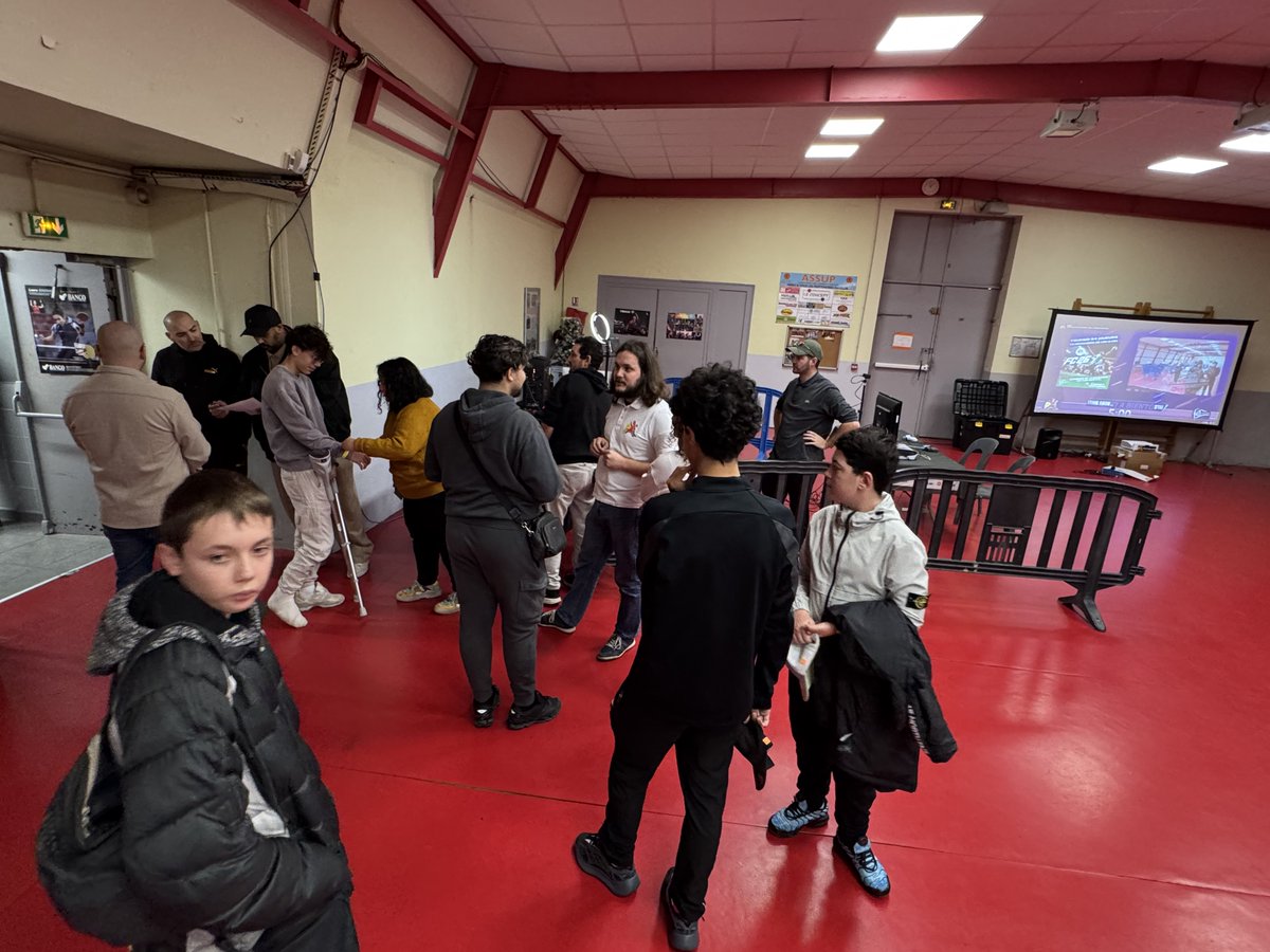 Les premiers joueurs du tournoi FC26 arrivent ⚽️
Le stream sera en ligne sur : twitch.tv/pxllan
Qui sera sur le podium 🏆 pour se partager les 1500€ ?