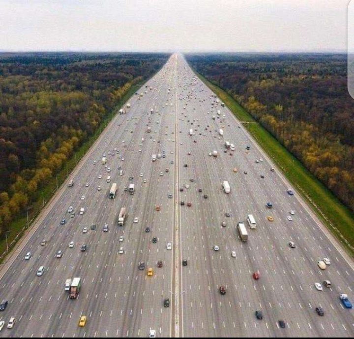 Chancellek7's tweet photo. Combien de temps votre pays peut-il mettre pour construire cette route ? 🙋🏼‍♀️😂 https://t.co/jzRJUkzE2Y