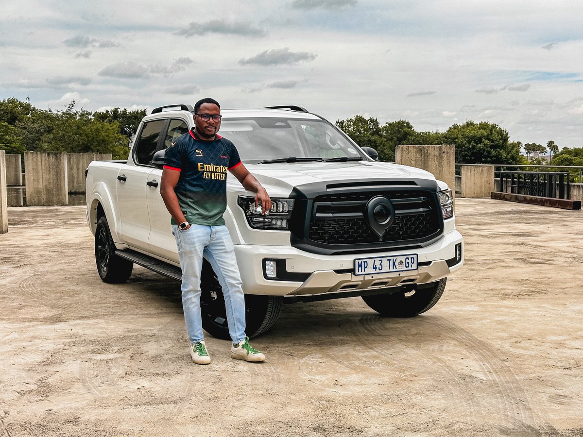 khuleonwheels's tweet photo. Our second festive chariot has landed, and it is the GWM P500 HEV Ultra Luxury with a new blacked-out look. It stands out with a gloss-black grille up front, black roof rails, LED headlights, and smoked-glass tail-lamps, to mention a few. Step…#GWMSA #GWMP500 #P500HEV https://t.co/HFMQ7aaN7H