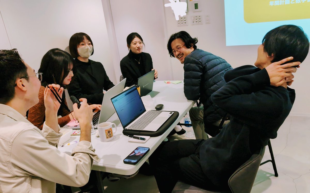TKC430051131's tweet photo. 新人メンバー

新人が合流して
初のミーティングを実施

元俳優のイケメンを
自称イケメンのS男がイジる

新しい風が入って
違う流れができてきたが
ボケ担当が増えてきた気がする https://t.co/lMZzV4oVmz