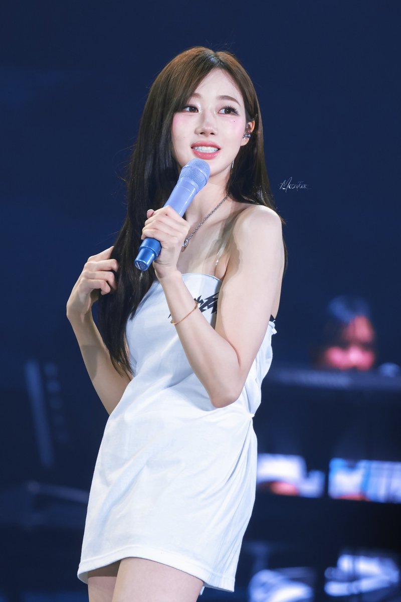 MoonTour. tweet media