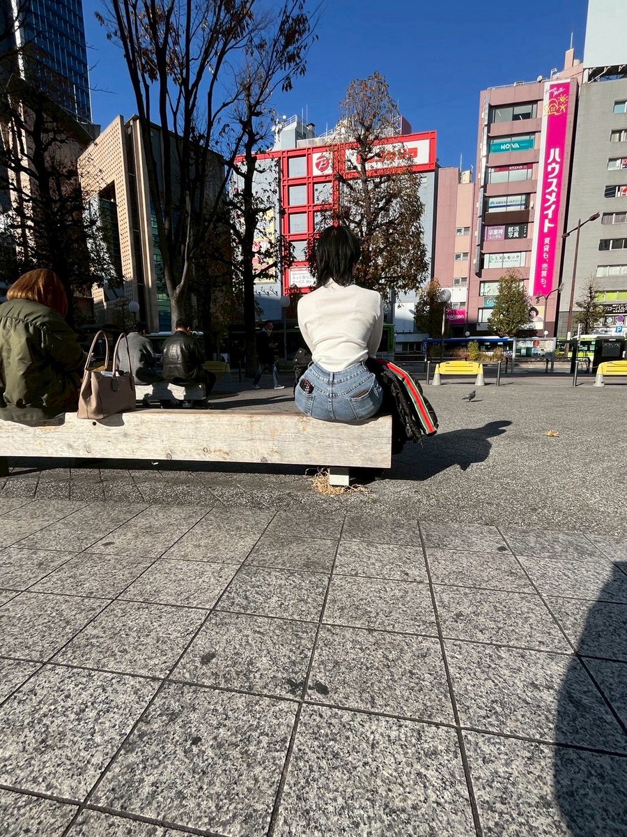 しまくらさま確認ページ♡ こんな子が座ってたら見ちゃう？