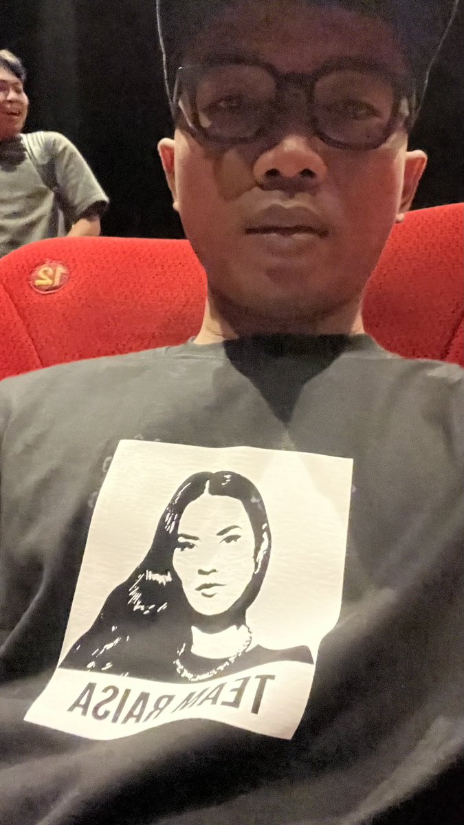 Disapa petugas EmpireXXI
Petugas : “YourRaisa ya Kak”
Aku : “Iya Kak 😄”

<a href="/yourRAISA_Jogja/">yourRaisa Jogja</a> <a href="/yourRAISA/">Raisa FanPage</a>