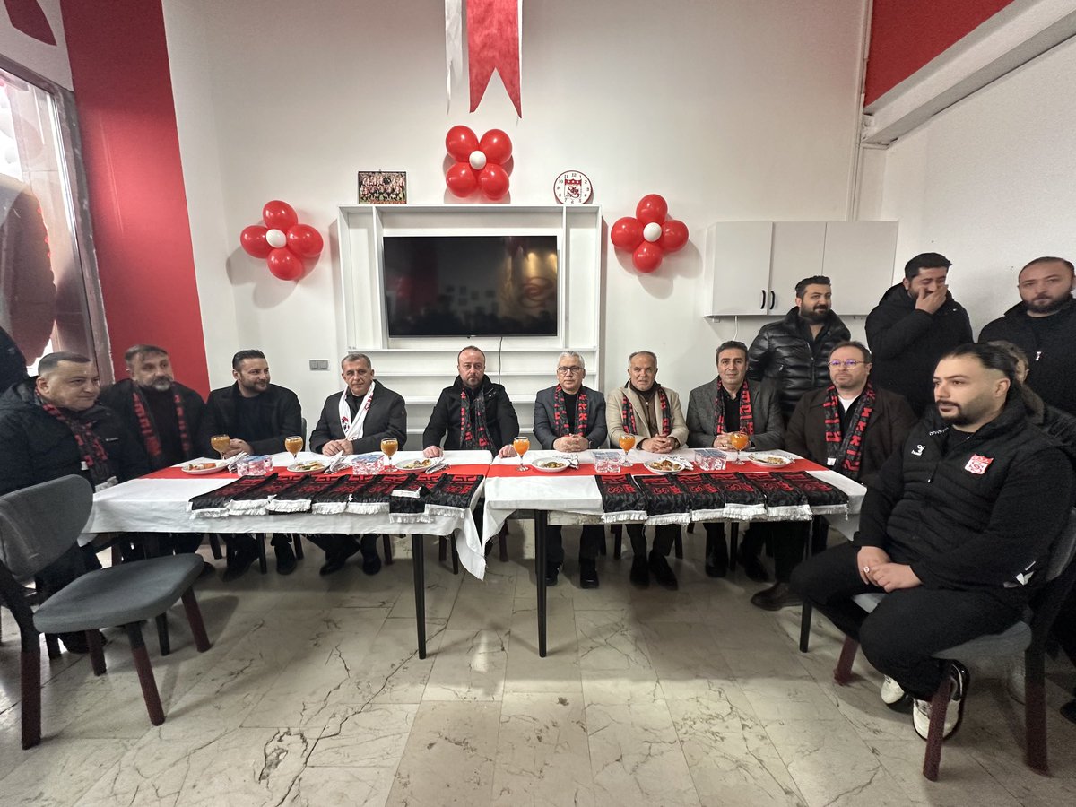 58 Taraftarlar Derneği yeni binasına kavuştu. Açılışı Sivas Valisi Dr. Yılmaz Şimşek yaptı. Hayırlı olsun.