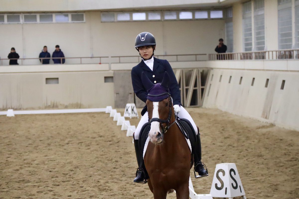 gakubaren's tweet photo. ≪第97回全日本学生馬術選手権大会・第61回全日本学生馬術女子選手権大会》 DAY 1
 
本日12月13日（土）は第61回全日本学生馬術女子選手権大会：一回戦・二回戦が行われました。それぞれの競技の暫定順位を報告いたします。
 
【第61回全日本学生馬術女子選手権大会】🐎
※準々決勝進出
小幡千奈津選手（帯広畜産大学）
本間駿名選手（明治大学）
杉山仁美選手（福井工業大学）
中田仁菜選手（早稲田大学）
渡邊麻夏選手（明治大学）
山田さくら選手（関西学院大学）
渡邊麻夏選手（明治大学）
福岡ゆきは選手（立命館大学）
奥田記枝選手（日本大学）
 
明日は準々決勝・準決勝・決勝が行われ優勝者が決まります‼️ 
試合が行われる福岡県馬術競技場の会場は
予約不要・入場料無料で観戦できます❗️
是非お越しください🐴 
#学馬連 #馬術部 #馬術 #全日本学生馬術選手権大会 #全日本学生馬術女子選手権大会 #福岡県馬術競技場 #equestrian