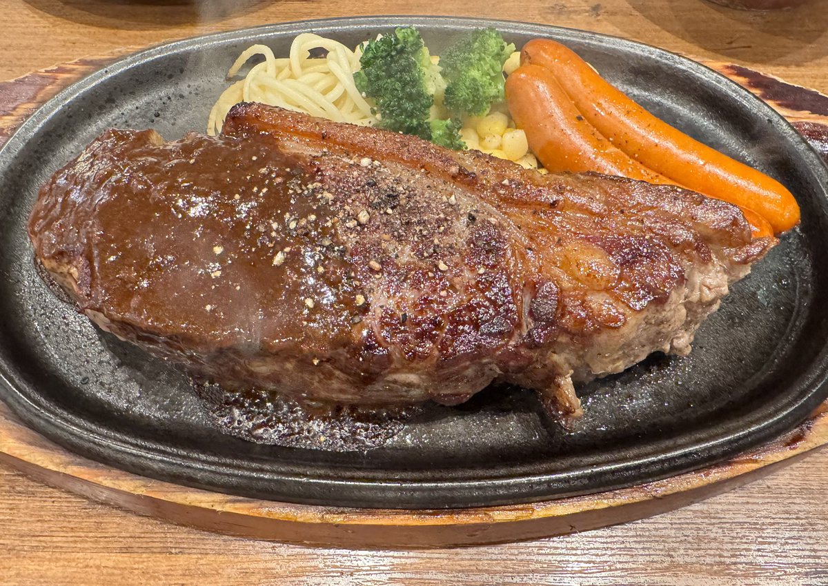 冬コミ原稿仕上がった記念
1ポンドステーキ美味い…幸せだった…。
こんな美味いものが食べられるのも依頼や作品購入頂いた方々と杏奈ちゃんのおかげです…感謝しかない…。
杏奈ちゃんも沢山食べていいぞ…
え…?3ポンド…?財布が空になるぅ…。 