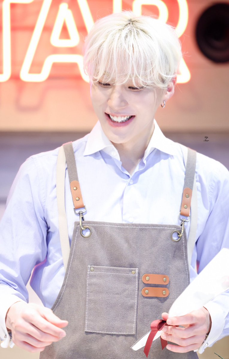 241213 
이렇게 귀여운 플로리스트가 있다니! 🌸💖

<a href="/jongup_official/">Jongup_Official</a>
#문종업 #MoonJongUp #文鐘業