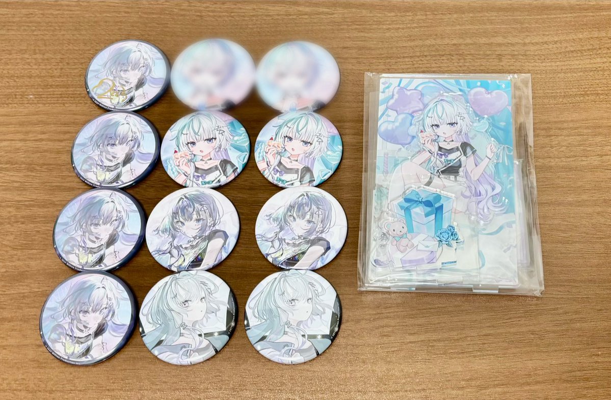 誕生日グッズ届いた〜 缶バッジ、シークレット2つと直筆サインでて嬉し