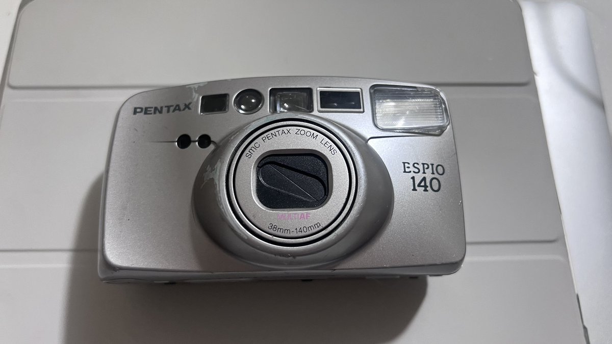 chrrysstuff's tweet photo. ปล่อย pentax espio 140 ตัวดัง คนตามหาเยอะมาก
- ทุกฟังก์ชั่นใช้งานได้ตามปกติ แฟลชติด เลนส์สะอาด
-📌มีปัญหาฝาช่องโหลดฟิล์มปิดไม่สนิททำให้บางครั้งฟิล์มโหลดใหม่ ส่งซ่อมได้ไม่แพงค่ะ 

ปล่อยแค่ 790 รวมส่ง เค้าได้มา 2390 เลย 🥺 https://t.co/kR3O720BEx