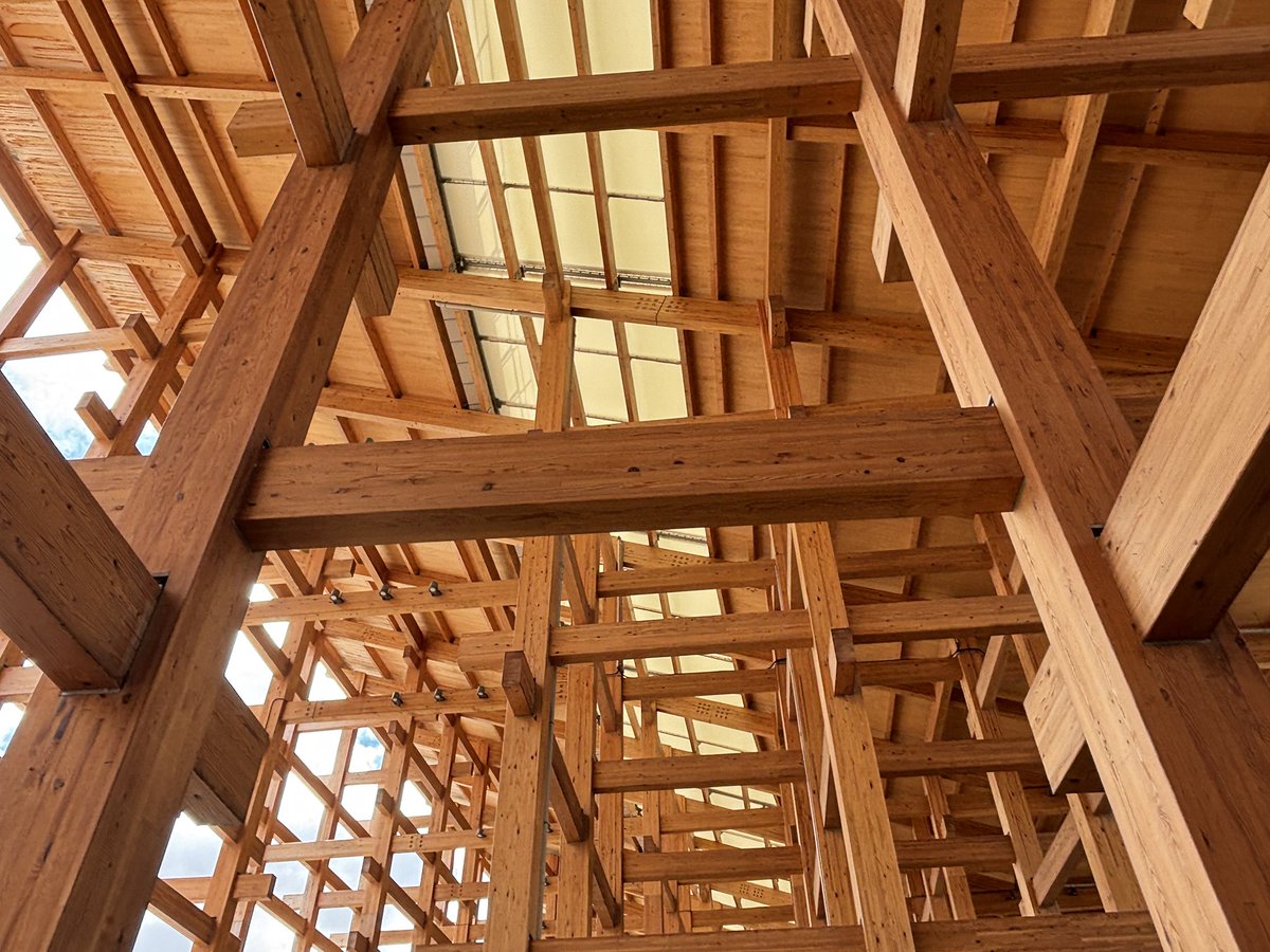 大屋根リングの柱で作ったキーホルダー、もしくは細かく削って便に入れ