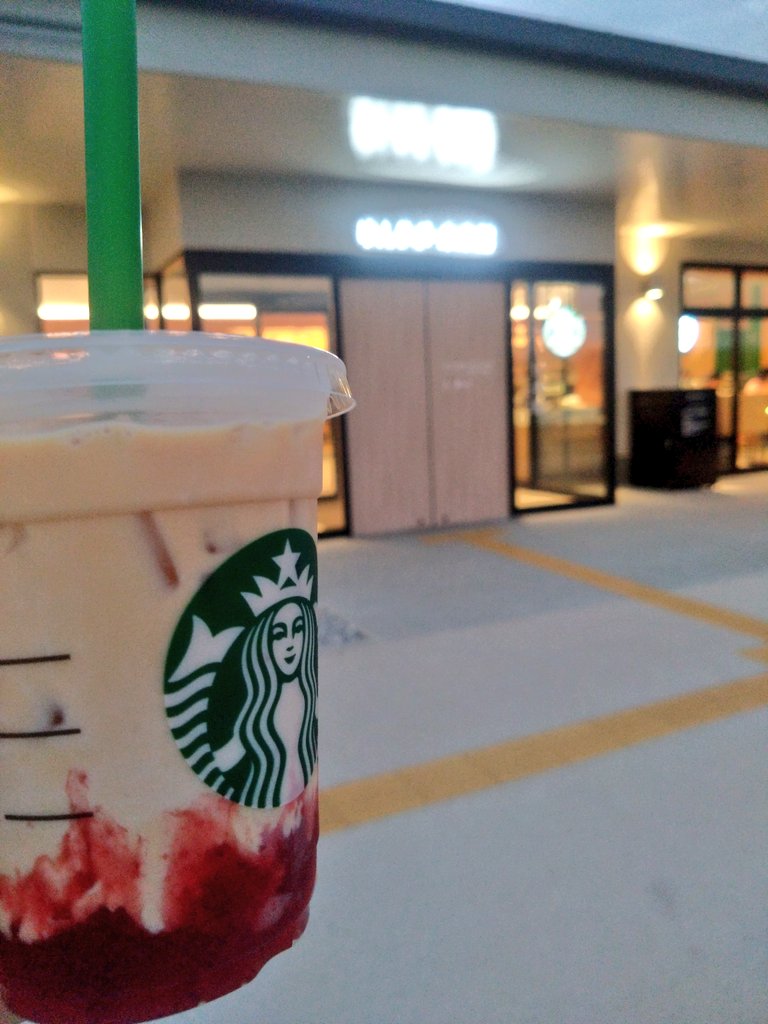 yasu_BCF's tweet photo. 電波の入りが悪いスタバに行きました。 https://t.co/7M82gFWciH