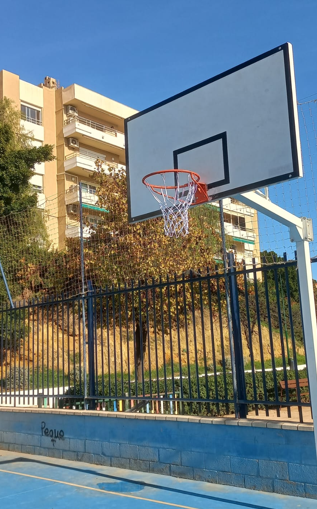 <a href="/malaga/">Ciudad de Málaga</a> ha actuado en la pista deportiva de calle El Palustre (El Palo) con la reposición de las redes de las canastas 🗑️de baloncesto 🏀 La actuación corresponde al Plan de Mejoras y Arreglos 🛠️🔧🔩 en Instalaciones deportivas municipales de uso libre #deportemalaga