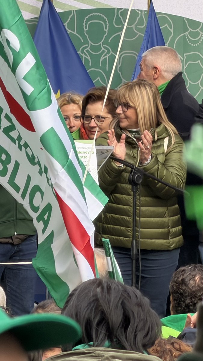 cislscuola's tweet photo. Ivana Barbacci è con Daniela Fumarola sul palco della manifestazione della CISL in piazza SS. Apostoli a Roma. La partecipazione delle forze sociali una risorsa fondamentale per la democrazia https://t.co/lW5Ho86Lnt