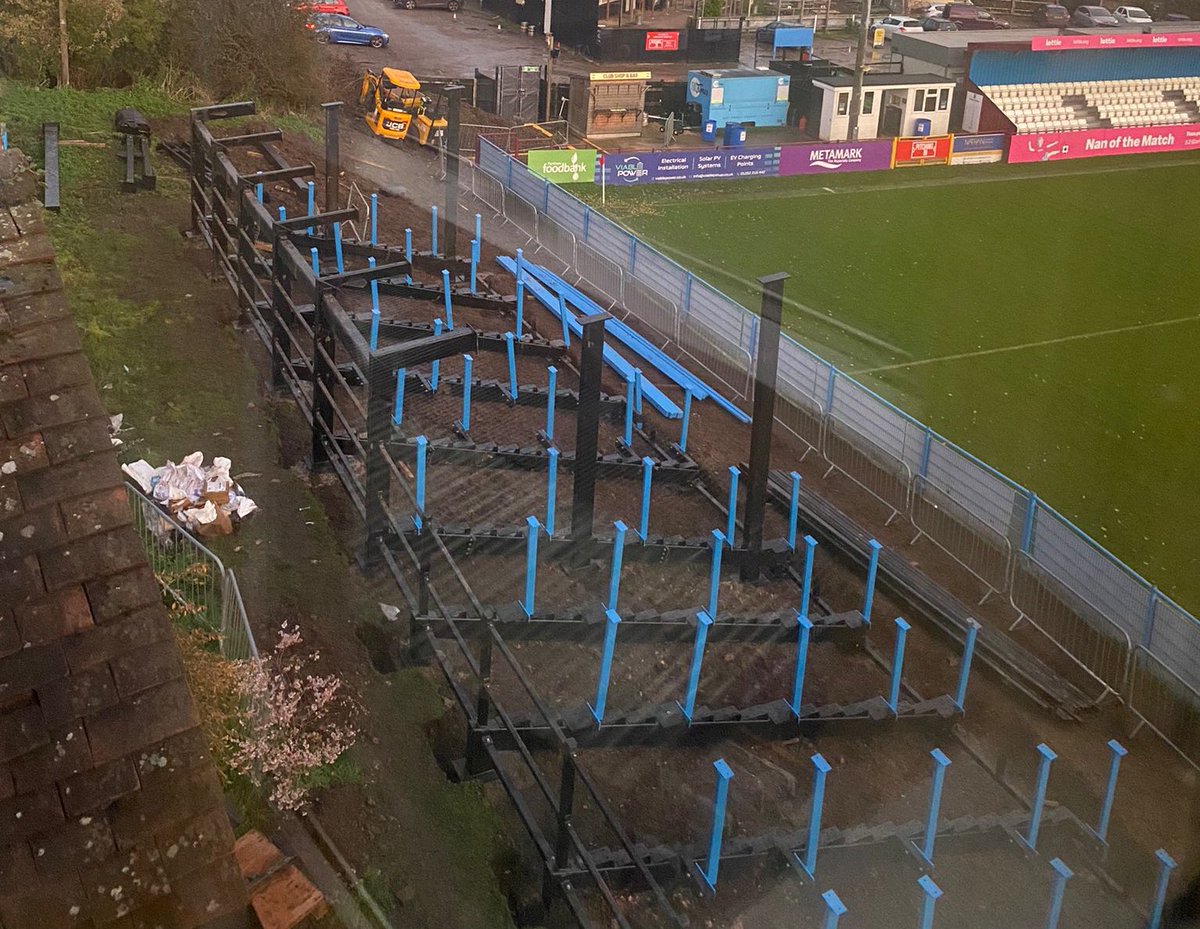 Farnham Town FC tweet media