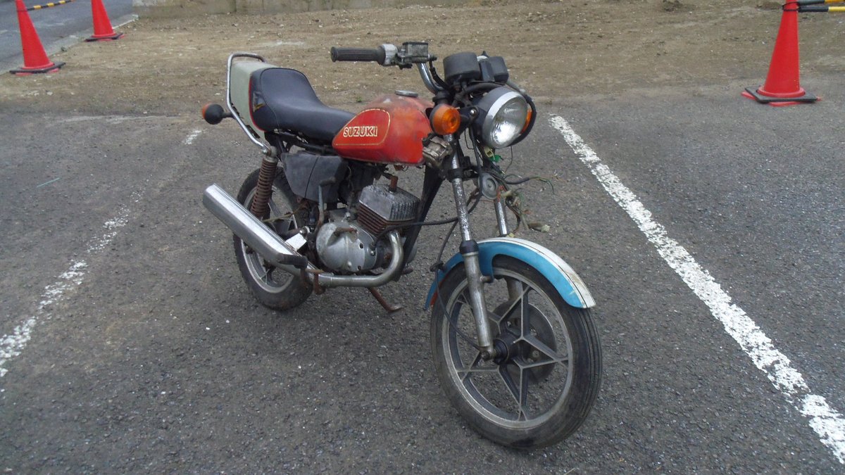 UrfBike's tweet photo. ＵＲＦ店長：太田です。

実はスズキ マメタンをもう１台所有しており
こちらのモデルは２０歳の時に乗っていました。
数年前に実家から持って来てレストア予定でしたが
時間が取れないので欲しい方に譲ります。
ヤフオクにも出していますが興味のある方は
当店までお問い合わせ下さい。 https://t.co/F1GeBnHpqd