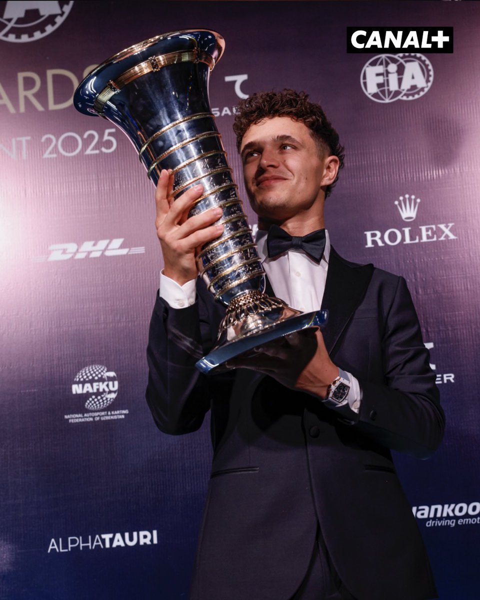 CanalplusF1's tweet image. Lando Norris et son trophée de CHAMPION DU MONDE 🏆✨
